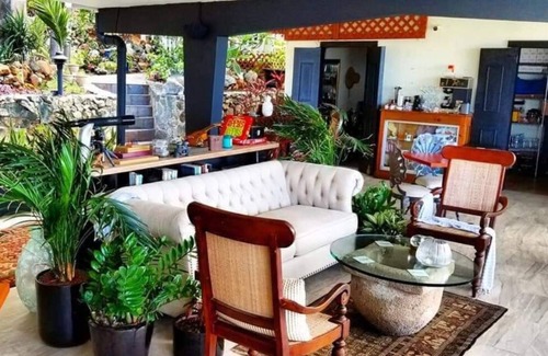 Estate Contant House | Island View Guest House # 10
