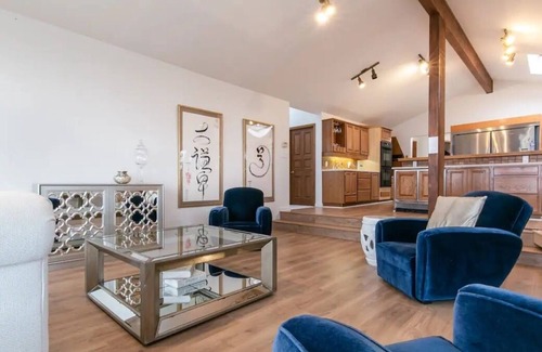 Juan de Fuca Electoral Area House | Island Villa with breathtaking Views