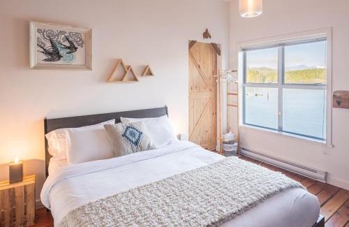 Tofino Apartment | Island Vista - Waterfront Condo