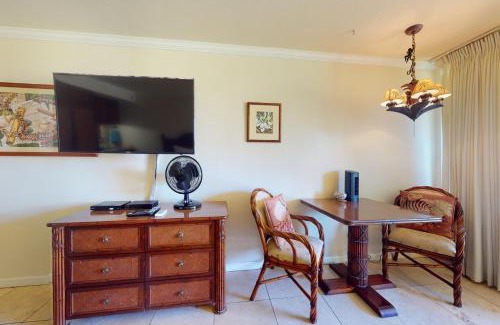 Wailua Hotel | Islander on the Beach 211