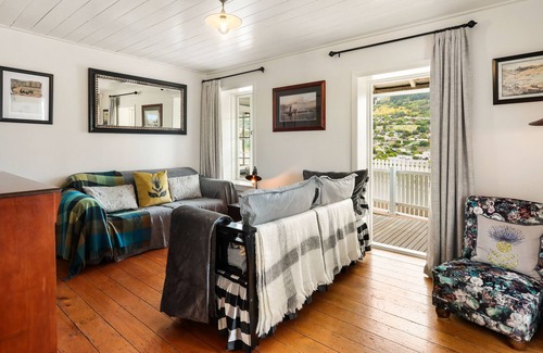 Lyttelton Cottage | Islay Cottage - Lyttelton Holiday Home