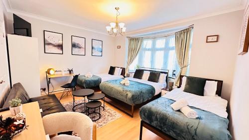 London Borough of Hounslow House | Isleworth House London by Smart Corporate Stays