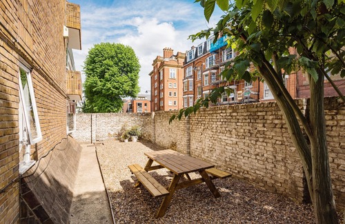 Islington Apartment | Islington Charm - One Bedroom Apartment, Sleeps 2