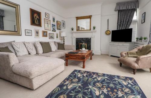 Waterloo Apartment | Ismay Billiard Room Apartment - Titanic Interest