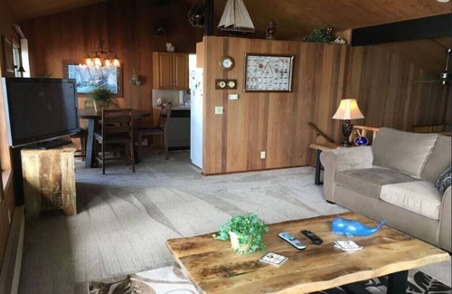 Otter Rock House | Isolated beach front house