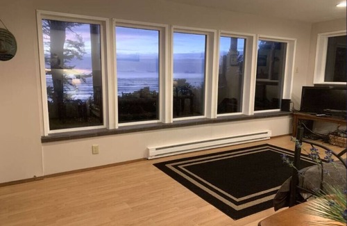 Otter Rock House | Isolated beach front house
