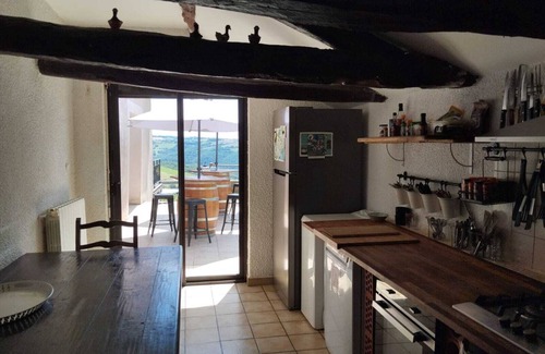 Courris Cottage | Isolated character house with 12-person swimming pool, 30 minutes from Albi.