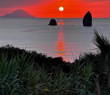 Vulcanello House | Isole Eolie, Vulcano - Favoloso bivani con piscina acqua di mare e vista sulle isole eolie