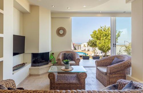 Stamnoi Villa | Istamnos Terra Villa Infinity - Shared Pool 2