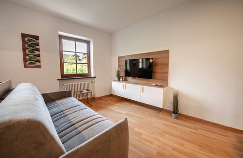Caldaro Sulla Strada del Vino Apartment | 702A Apartments Central Living 2