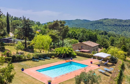 Castelnuovo di Val di Cecina Apartment | Nice apartment for 4 people with A/C, pool, WIFI, TV, patio, pets allowed and parking
