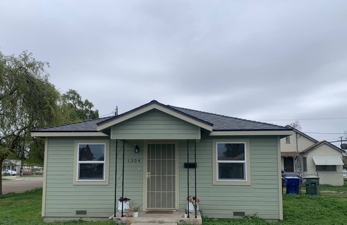 Sanger House | It is an excellent base stay before heading to Sequoia and other mountain area.
