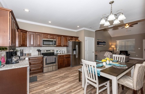 Townsend House | It is wintertime in TN- comfortable, clean, in a gated community & near food!