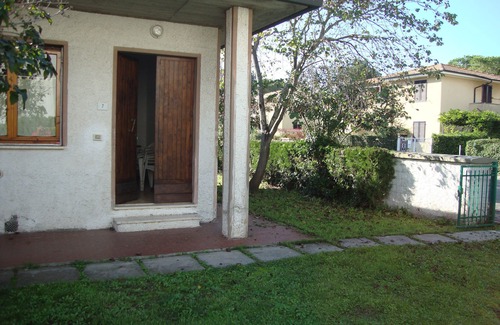 Marina di Castagneto Carducci House | Apartment with private garden