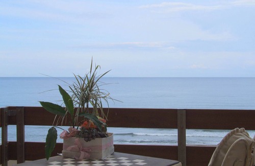 Marina di Castagneto Carducci Apartment | Flat directly by the sea, with stunning views from the terrace