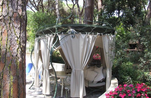 Marina di Castagneto Carducci Apartment | Elegant apartment by the sea. Le Camelie