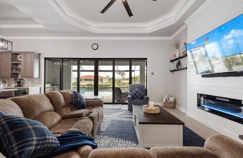 Burnt Store House | It's a GOLD RUSH! Paddleboard, Kayak, Saltwater Pool & Spa - Villa Sea'n Coastal View - Roelens