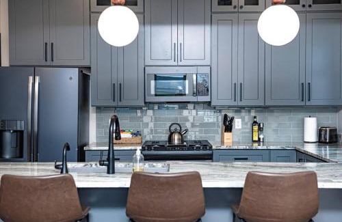 Indianapolis House | It's All Good - Two Homes Sleeps 18