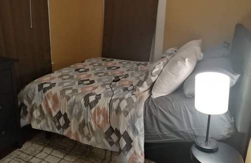 Quincy House | It's comfort Away frm home. 4mins walk to Quincy Adam Tstation, 0 mins to b/stop