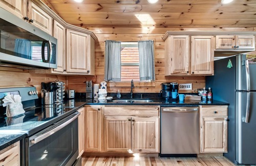 Sevierville Cabin | It's Fall, Y'all! Log Cabin with 2 King Suites, Hot Tub & Game Room