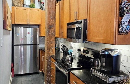French Quarter Apartment | IT'S FALL, Y'ALL! WHERE Y'AT! 1B/1B w/PATIO; GAR. PARK. INCLUDED!