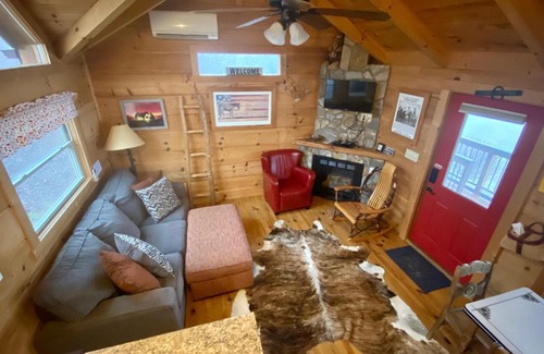Fancy Gap House | It's Five O'Clock Here - Cozy Waterfront Cabin with a HOT TUB on the Blue Ridge Parkway! Pet Friendly