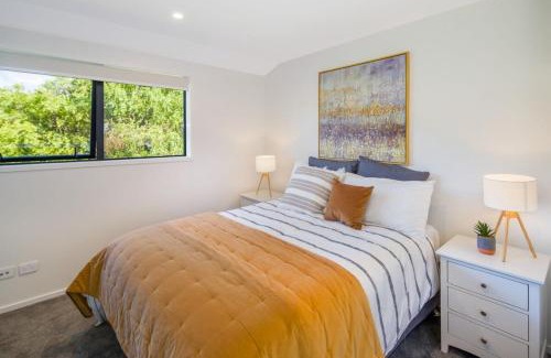 Lower Hutt House | It's Gettin' HUT in Here