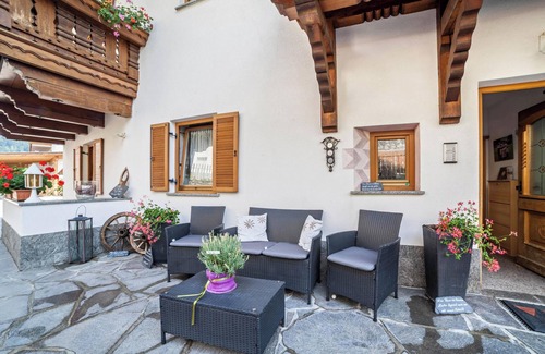San Martino in Passiria Apartment | Holiday Apartment ‘Sonnenparadies 3’ with Mountain View, Wi-Fi & Garden