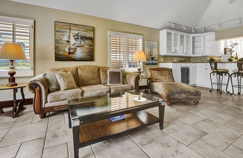 Birch Park Finger Streets House | Italian Beach House with Pool & King Bed