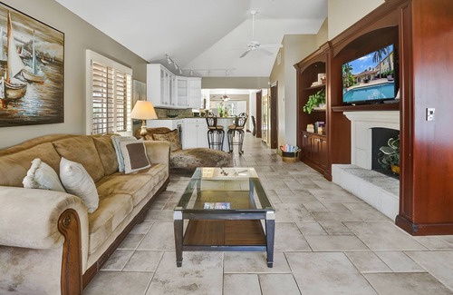 Birch Park Finger Streets House | Italian Beach House with Pool & King Bed