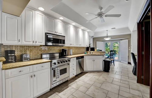 Birch Park Finger Streets House | Italian Beach House with Pool & King Bed