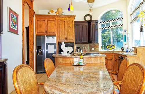 Guerneville House | Italian Design ~ River Views ~ Pool + Hot Tub + 5 Fireplaces ~Tesla Charger