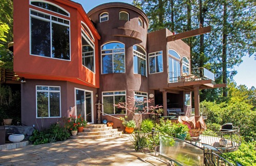 Guerneville House | Italian Design ~ River Views ~ Pool + Hot Tub + 5 Fireplaces ~Tesla Charger