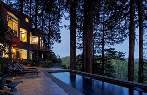 Guerneville House | Italian Design ~ River Views ~ Pool + Hot Tub + 5 Fireplaces ~Tesla Charger