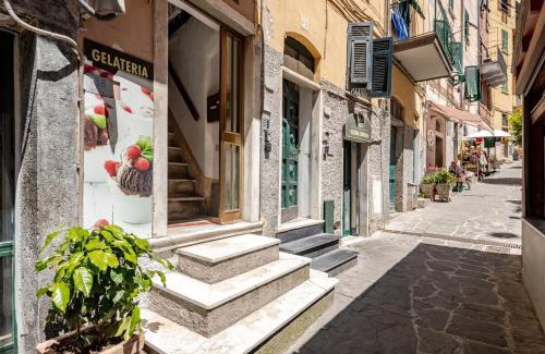 Riomaggiore Apartment | Italove Riomaggiore Lux Exclusive Apt with balcony