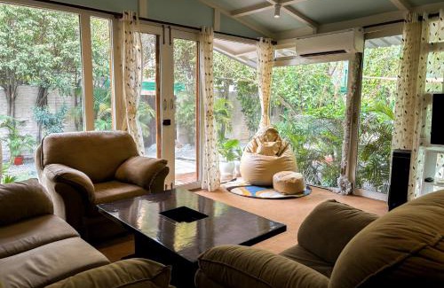 Varanasi Ski Chalet | ITH Luxury Cottage 'Hibiscus'