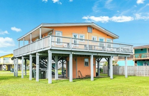Galveston House | Its Island time at Sea La Vien5 minutes from the beach with private fishing pier