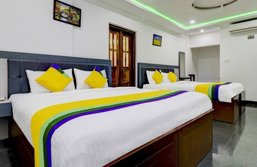 Mahadevpet Hotel | Itsy By Treebo - Hill View