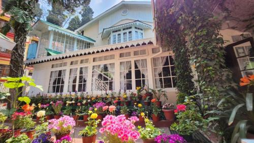 Darjeeling Hotel | Ivanhoe Hotel (A Heritage Property)