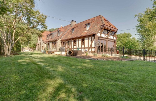 Inglewood House | Ivy Hall Home - Great Location!