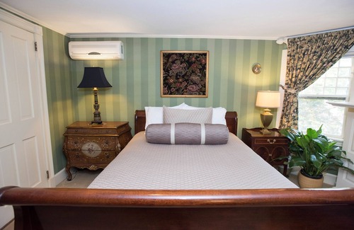 Bellevue Avenue Historic District Bed & Breakfast | Ivy Lodge Bed & Breakfast