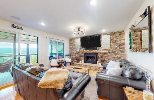 Hiawassee House | Ivy Mountain Top