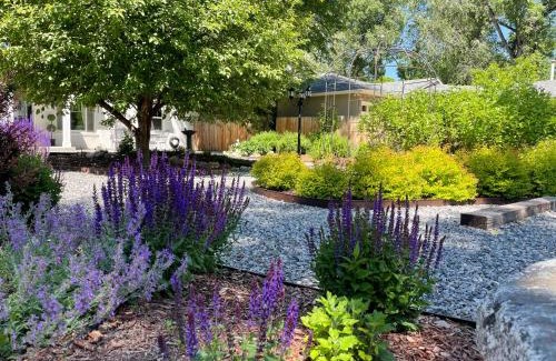 Colorado Springs Villa | Ivywild Boutique Cottage