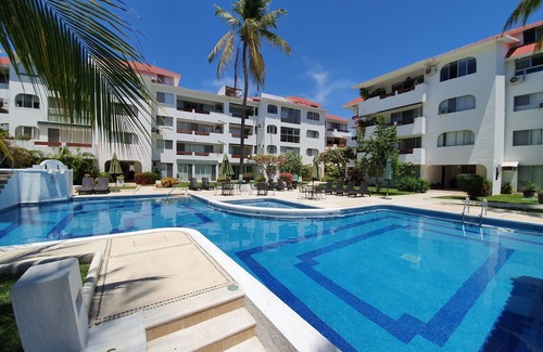 Ixtapa Apartment | Ixtapa Zihua Beautiful Condo with pool view near the beach in Mexico first floor