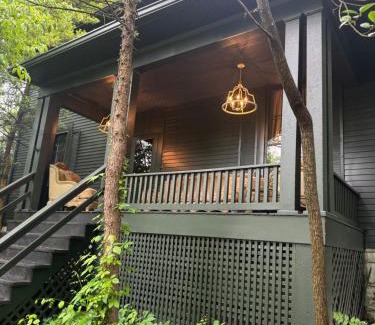 Frankfort Bed & Breakfast | J and M on Capital Boutique Guesthouse