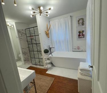Frankfort Bed & Breakfast | J and M on Capital Boutique Guesthouse