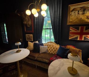 Frankfort Bed & Breakfast | J and M on Capital Boutique Guesthouse