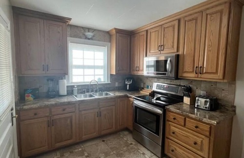 Elizabethtown House | J Bird Cottage -Downtown E-town