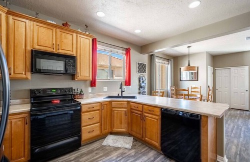 Mesquite Condo | J & D's Mesquite Getaway by J and Amy BL991082
