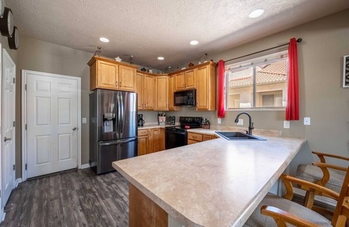 Mesquite Condo | J & D's Mesquite Getaway by J and Amy BL991082